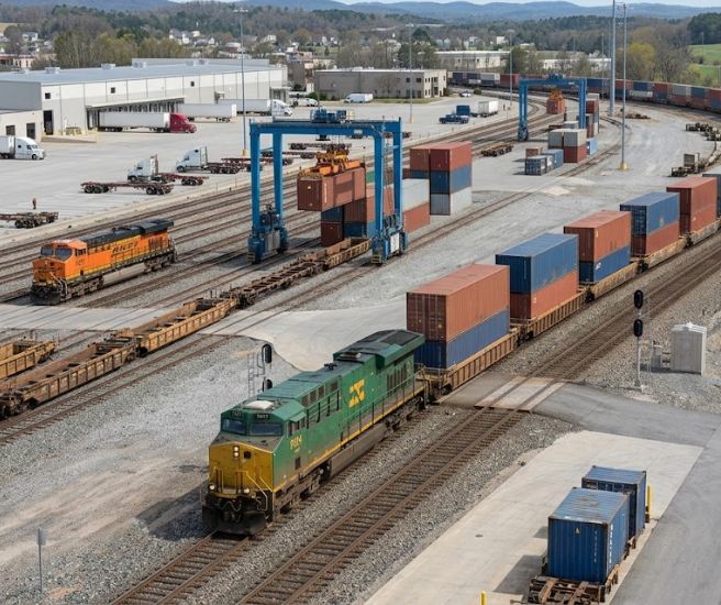 Intermodal rail freight train